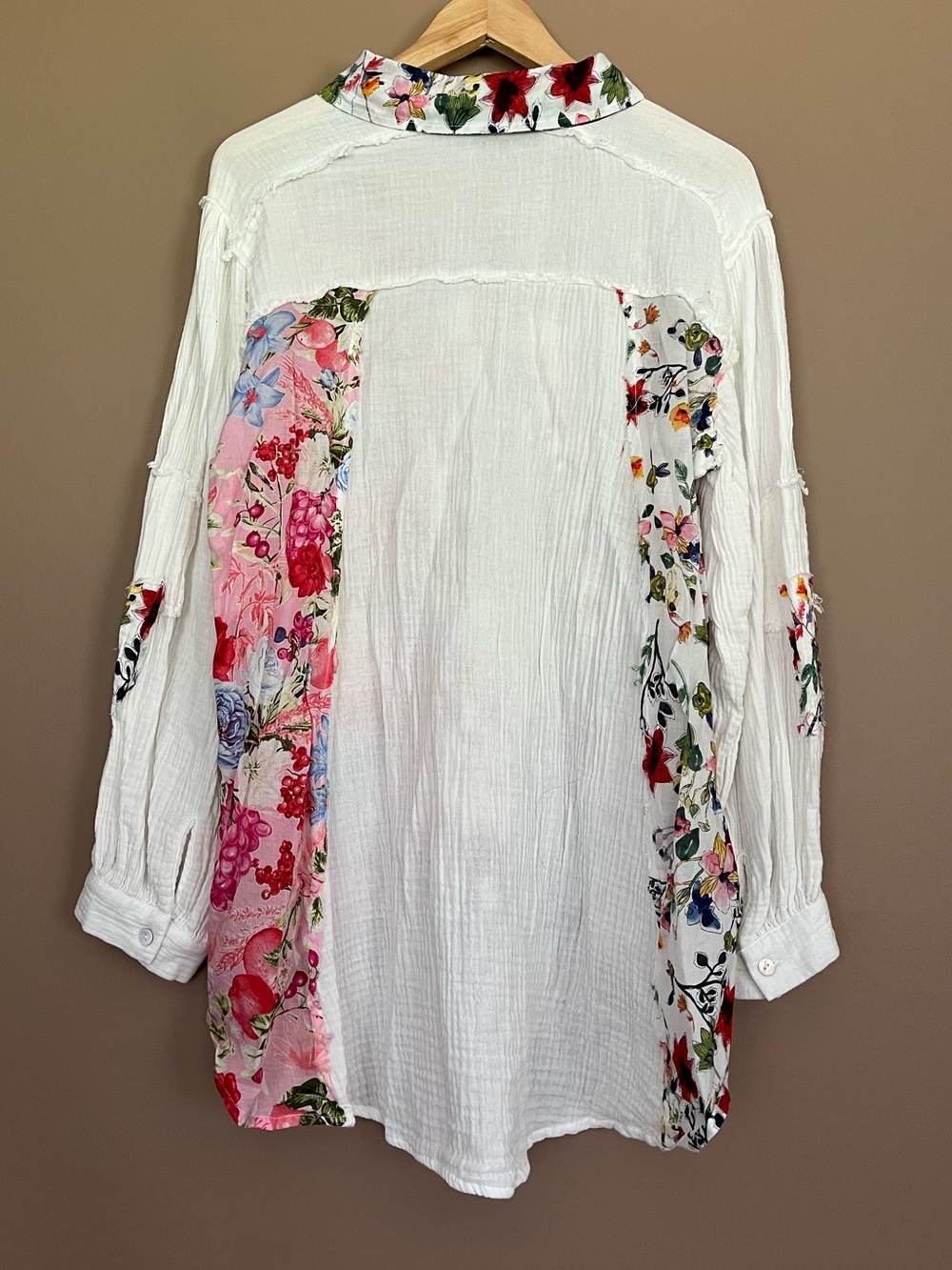{POL} Oversized Patchwork Button-Down Shirt with Floral Contrast - Womens Small - Picture 5 of 9